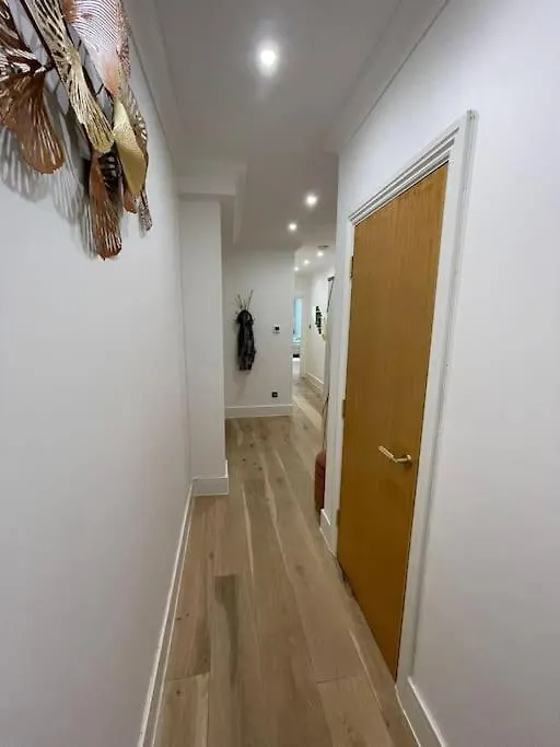 Apartment 3 Bed Smart Home - Canary Wharf London