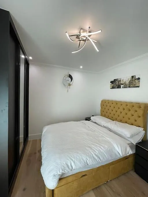 3 Bed Smart Home - Canary Wharf London