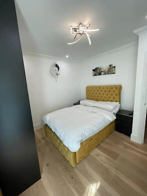 3 Bed Smart Home - Canary Wharf London United Kingdom