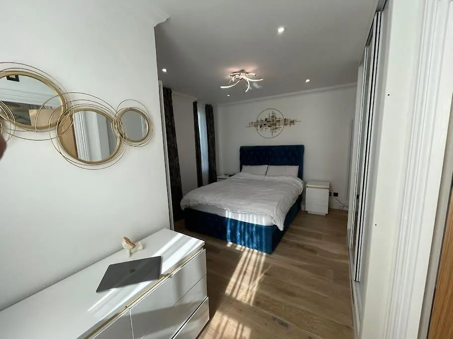 3 Bed Smart Home - Canary Wharf London 0*,