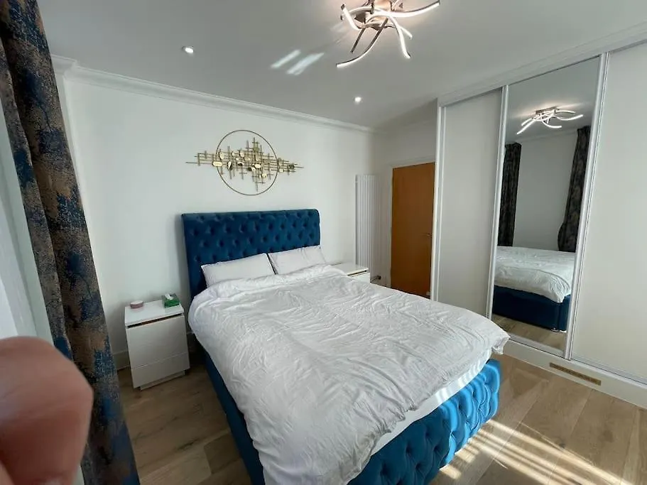 3 Bed Smart Home - Canary Wharf London